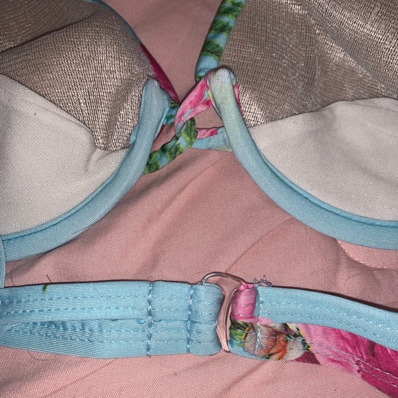 Bikini - Picture 5 of 6